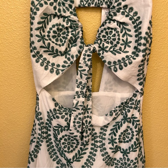 Green and white dress - Picture 3 of 9